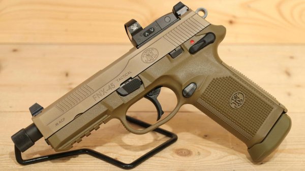 兴业配资 FNX-45：现代战术手枪的典范之作 让使用者爱不释手